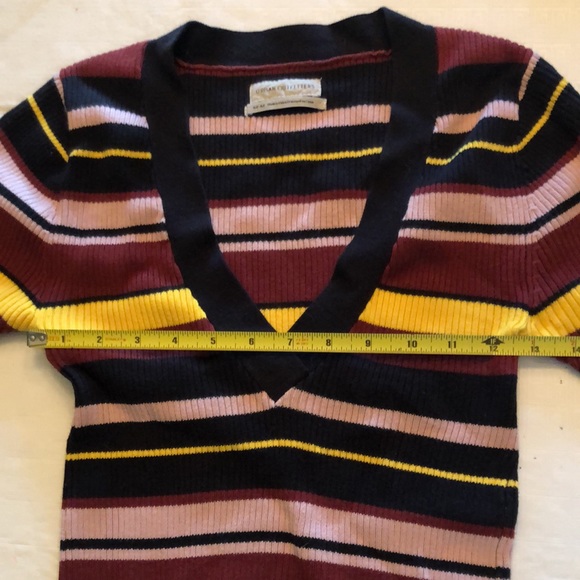 UO v-neck short sleeves knit top NWOT - Picture 3 of 8